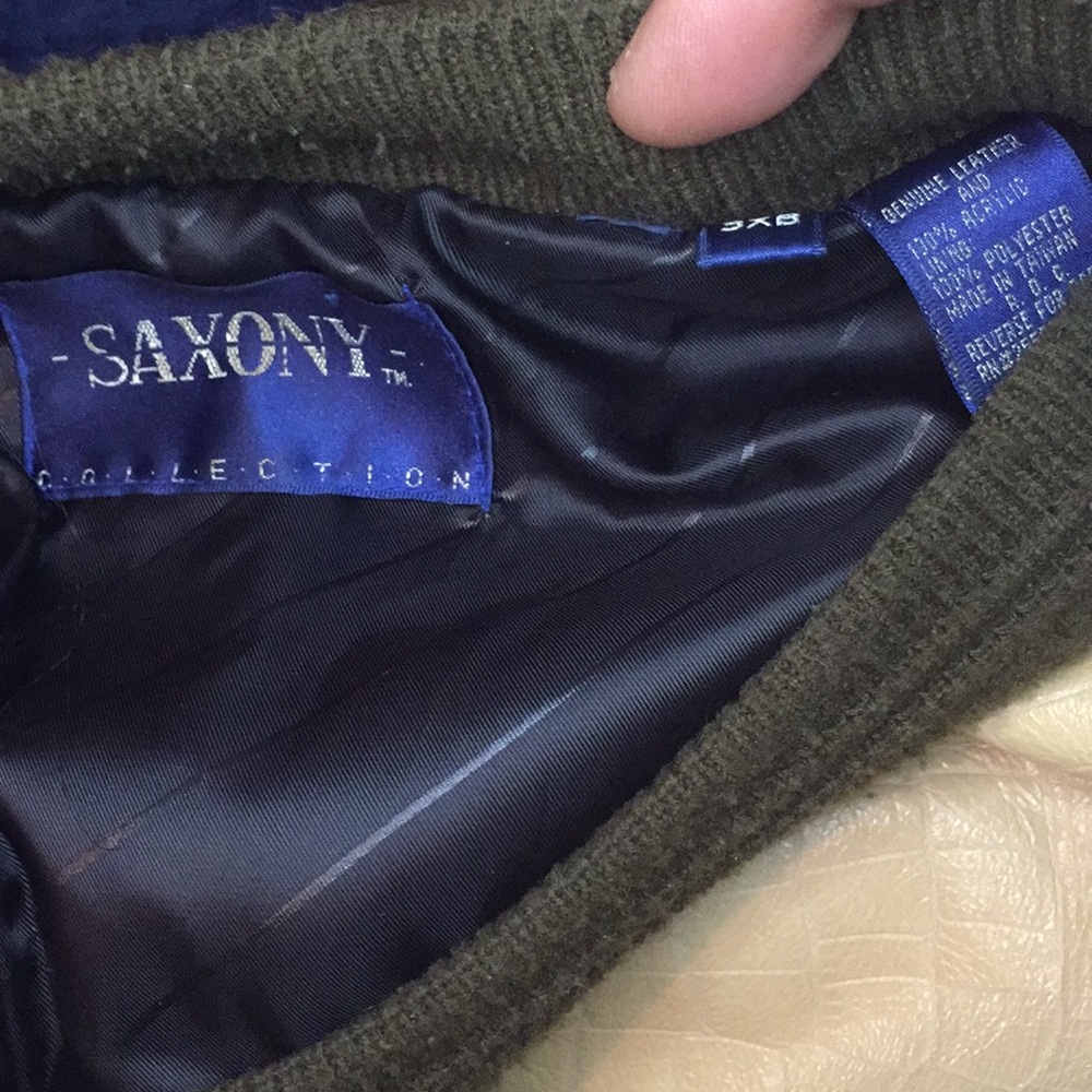 Men's Sweater - Picture 3 of 5